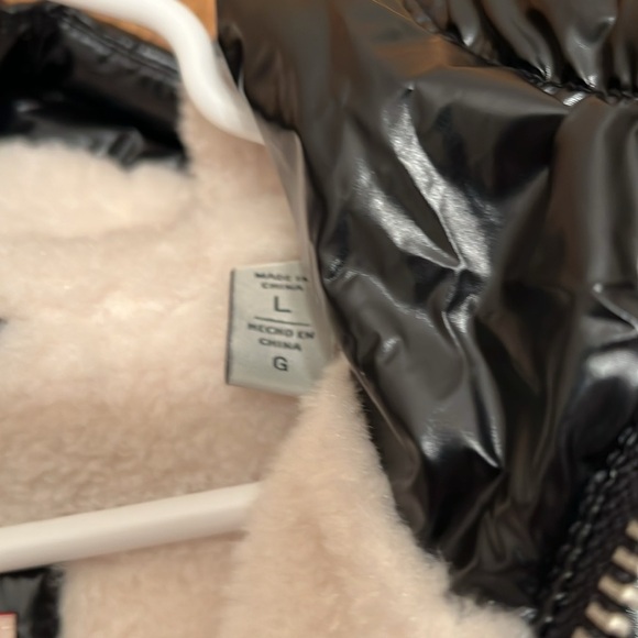 Levi Black Shiny Puffer Coat Women’s Large, white furry lining nwt - Picture 3 of 6